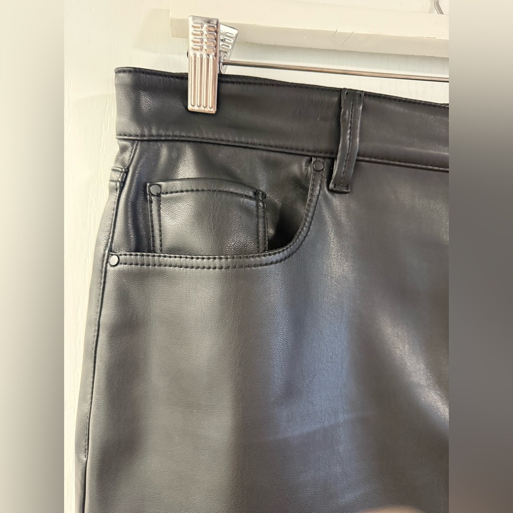 Ann Taylor Black Faux Leather Pencil Skirt size 12 - Picture 5 of 6
